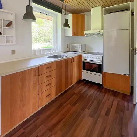 2 Bedroom Beautiful In Hébergement de vacances