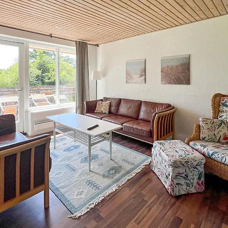 2 Bedroom Beautiful In Hébergement de vacances