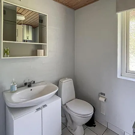 2 Bedroom Beautiful In Hébergement de vacances Bindslev